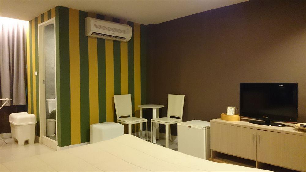 Limburi Hometel Phuket Exterior foto